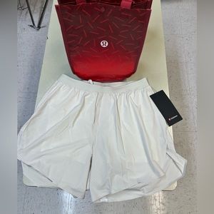 Men’s medium Lululemon shorts ( never worn )